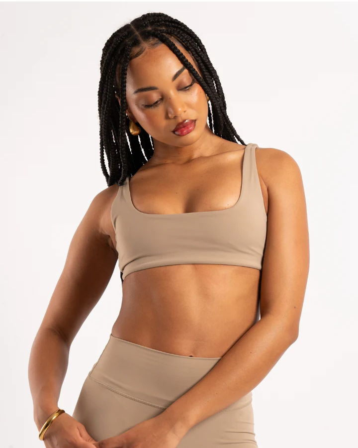 Minimalist Scoop Crop