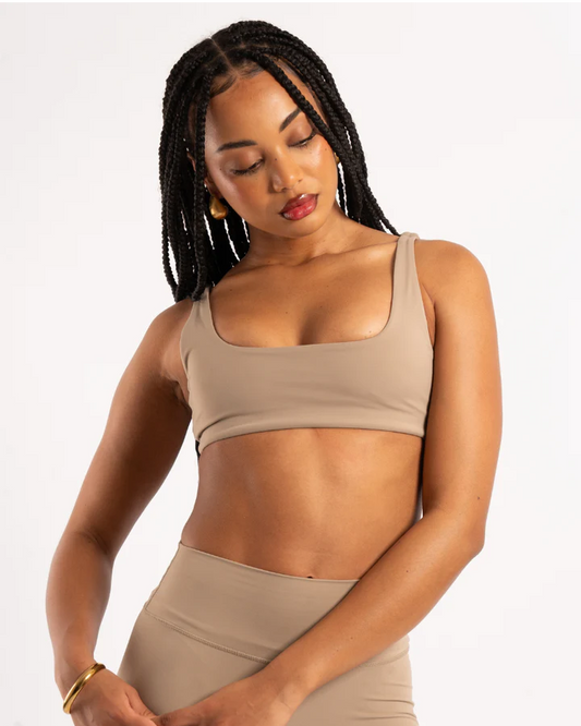 Minimalist Scoop Crop
